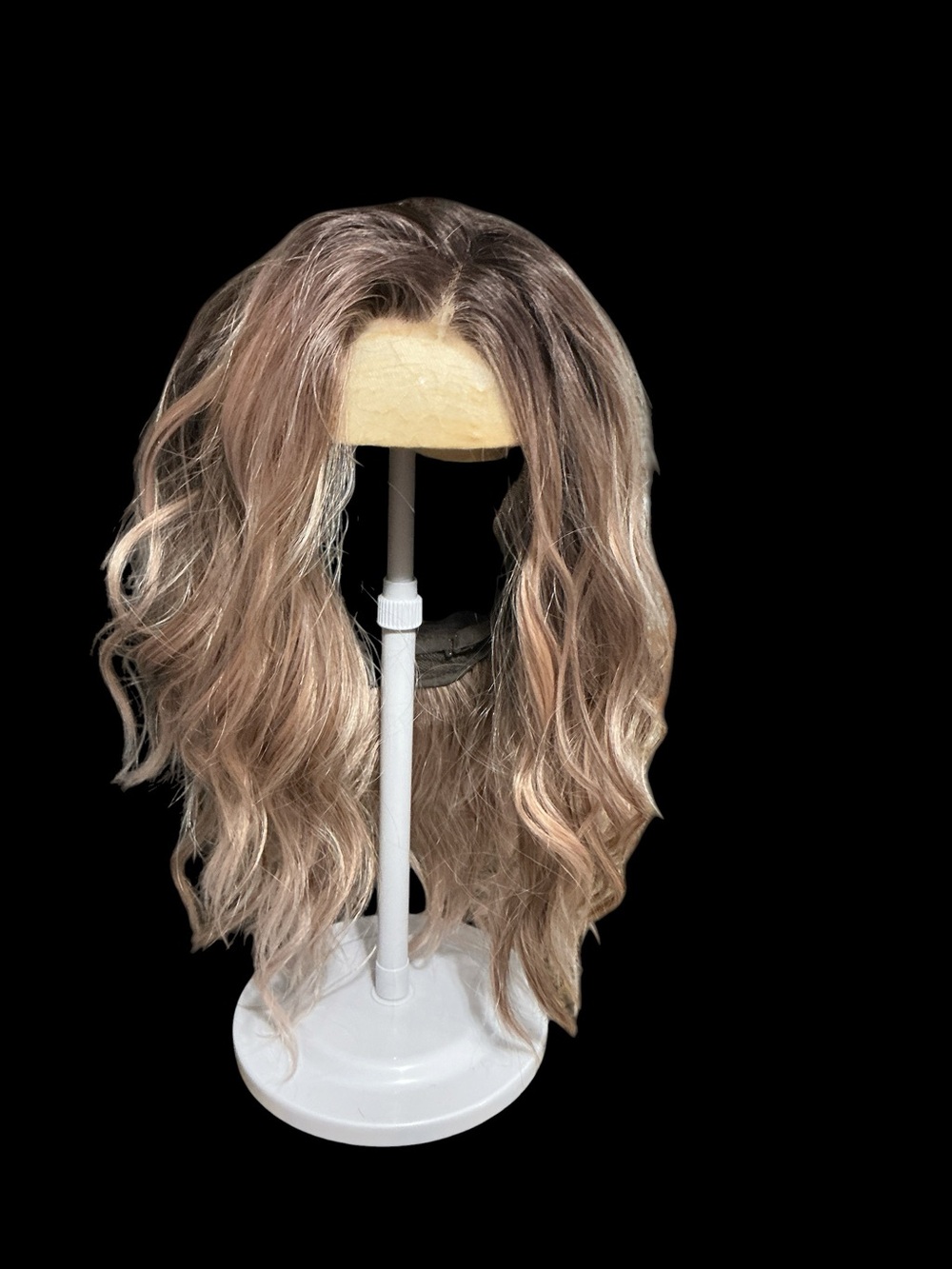 Aisom Chloe Apricot. Wavy Ash Blonde Long Lace Front Wig - Neutral Tones